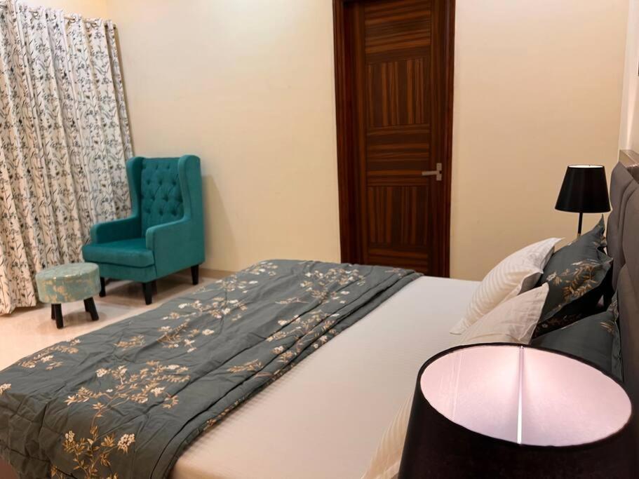 5Bhk Home Away From Home At Ranjit Avenue アムリトサル エクステリア 写真