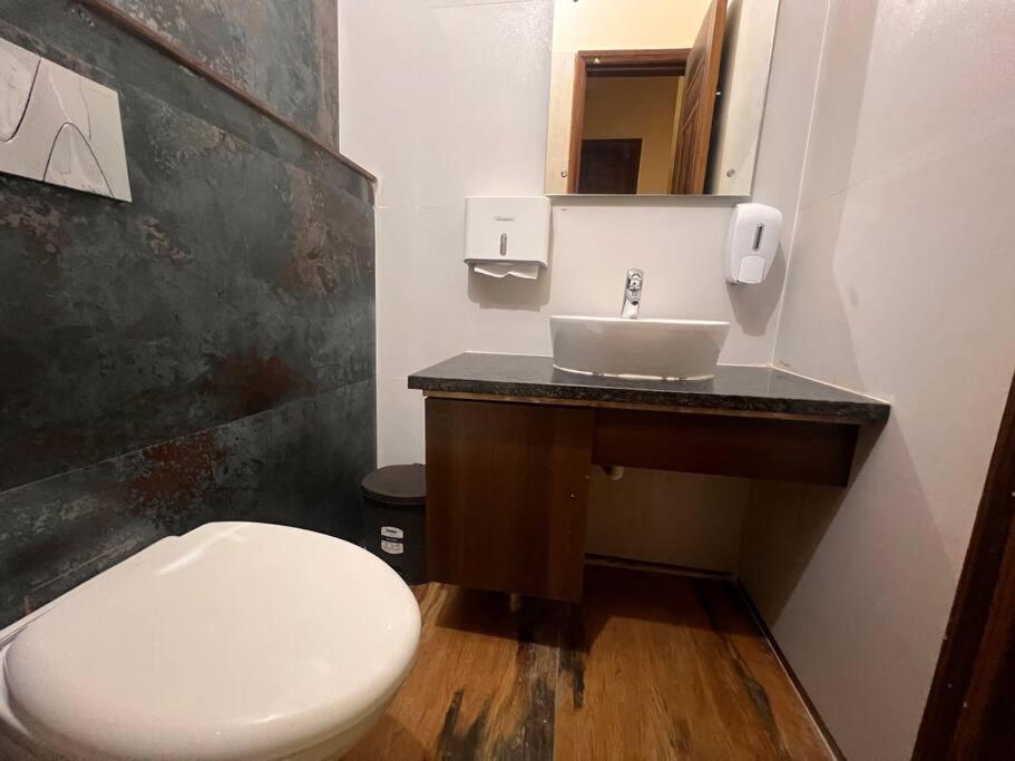 5Bhk Home Away From Home At Ranjit Avenue アムリトサル エクステリア 写真