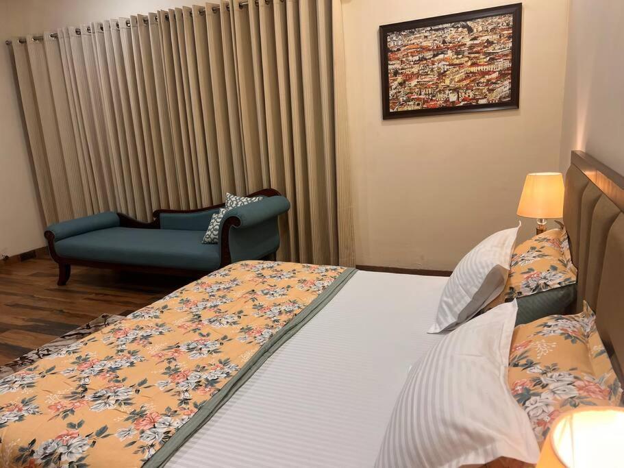 5Bhk Home Away From Home At Ranjit Avenue アムリトサル エクステリア 写真