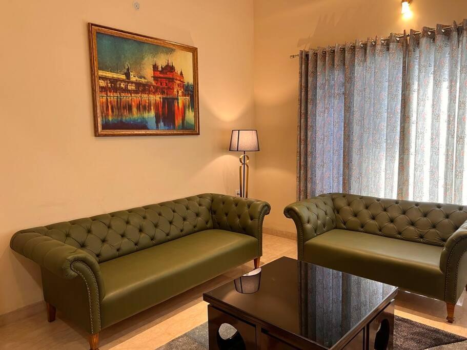 5Bhk Home Away From Home At Ranjit Avenue アムリトサル エクステリア 写真