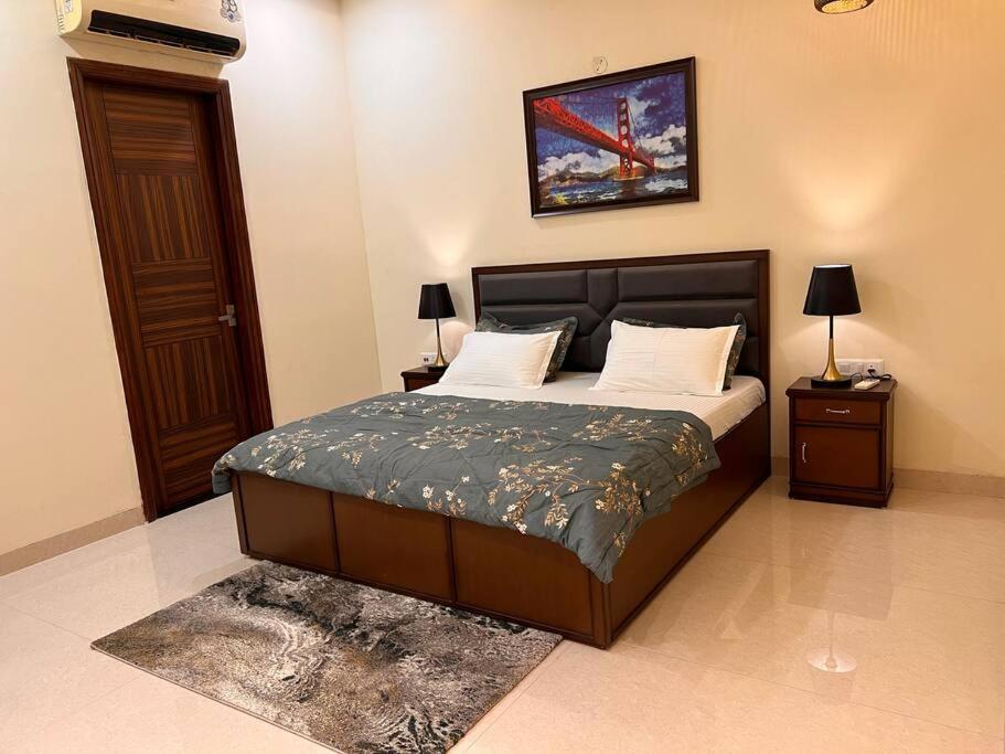 5Bhk Home Away From Home At Ranjit Avenue アムリトサル エクステリア 写真
