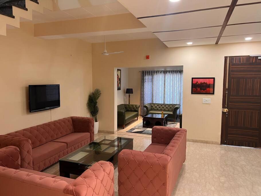 5Bhk Home Away From Home At Ranjit Avenue アムリトサル エクステリア 写真