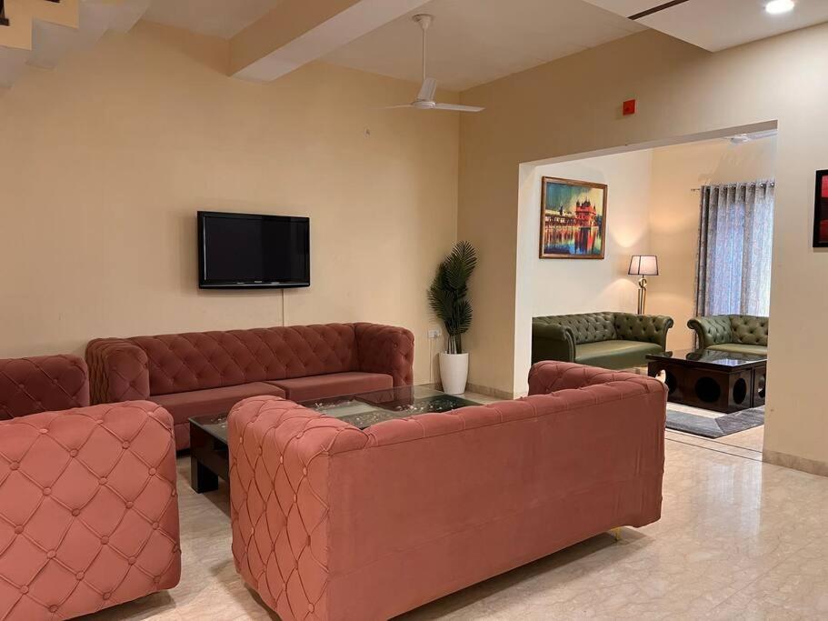 5Bhk Home Away From Home At Ranjit Avenue アムリトサル エクステリア 写真