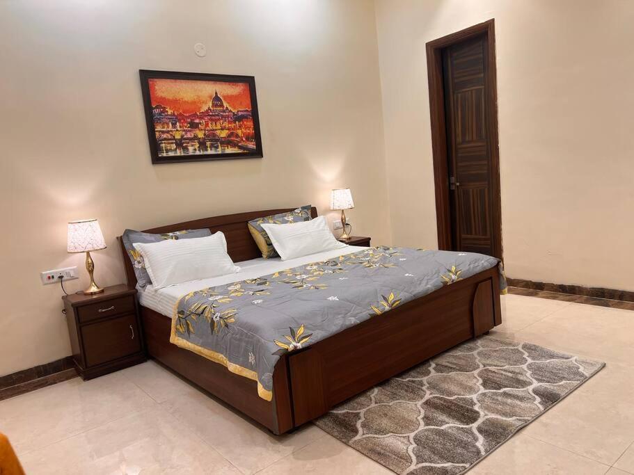 5Bhk Home Away From Home At Ranjit Avenue アムリトサル エクステリア 写真