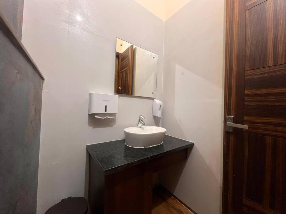 5Bhk Home Away From Home At Ranjit Avenue アムリトサル エクステリア 写真