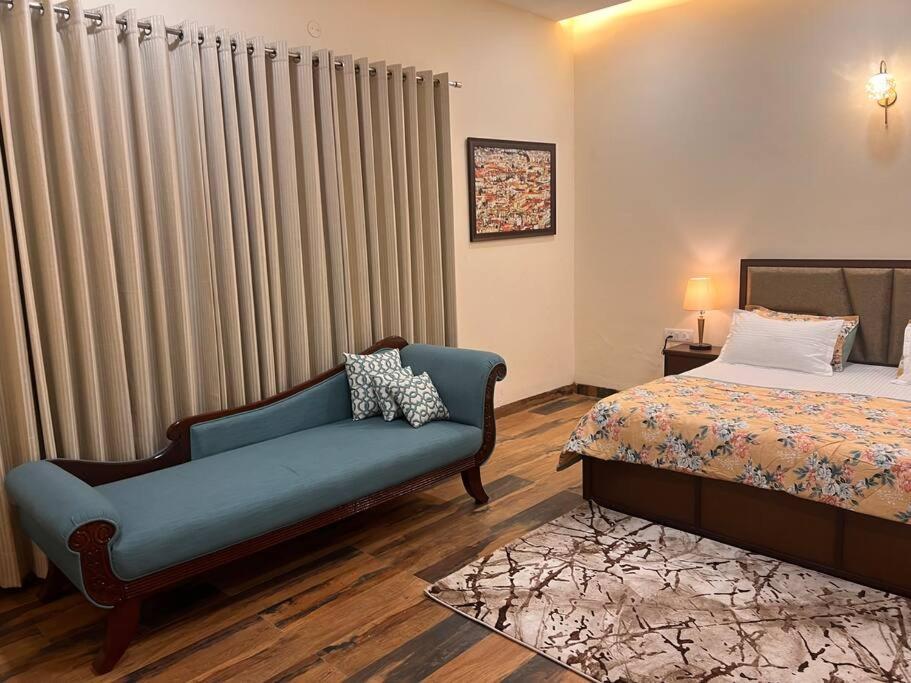 5Bhk Home Away From Home At Ranjit Avenue アムリトサル エクステリア 写真